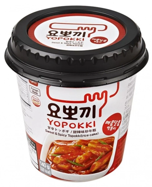 Рисовые палочки Topokki с острым пряным соусом